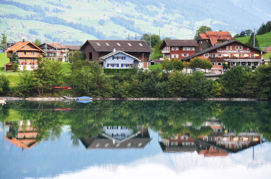 lungerer湖；Switzerlnd