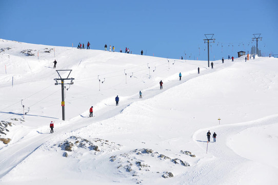皮措爾山；瑞士著名的滑雪勝地