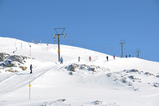 皮措爾山；瑞士著名的滑雪勝地