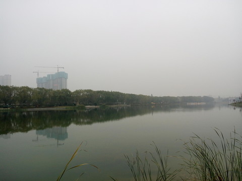 雁鳴湖湖畔