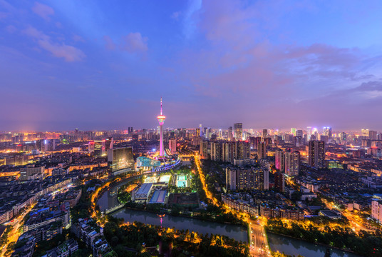 俯瞰成都市中心電視塔夜景全景