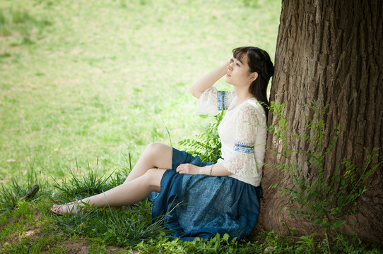 樹下的女孩