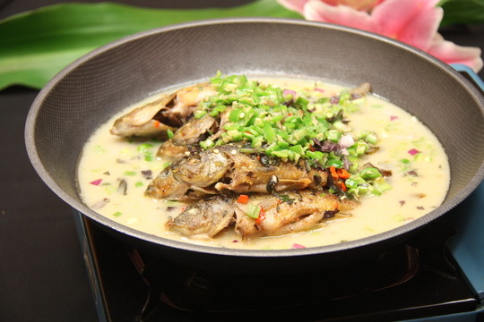 水煮鯽魚