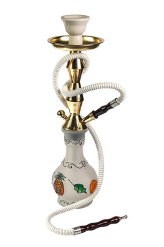 在白色背景的水煙