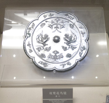 雙鸞花鳥鏡