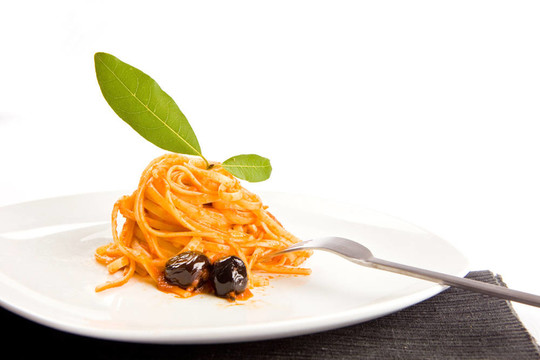 橄欖，番茄醬- Pasta alla扁面意大利面