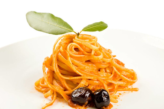 橄欖，番茄醬- Pasta alla扁面意大利面
