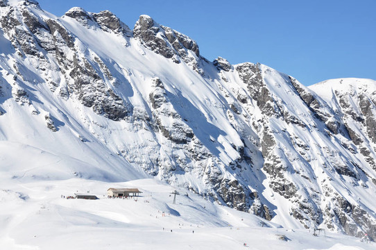 皮措爾山；瑞士著名的滑雪勝地
