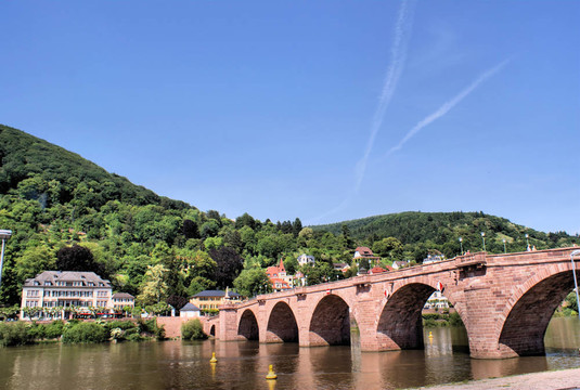 在Neckar橋