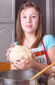女孩與Dough