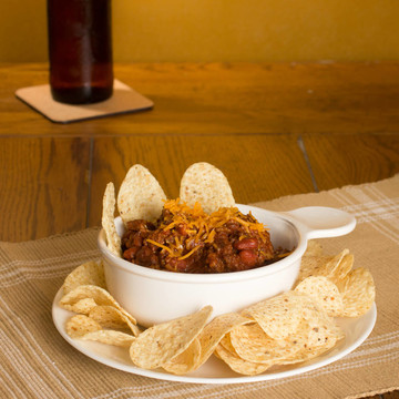 Chili Torillas和啤酒