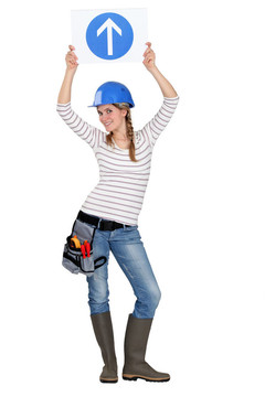 女建筑師在工作室舉行道路標志