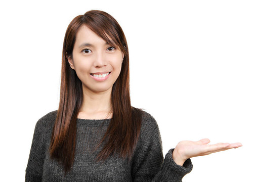 用手顯示的女人