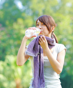 美麗的運(yùn)動(dòng)亞洲女孩