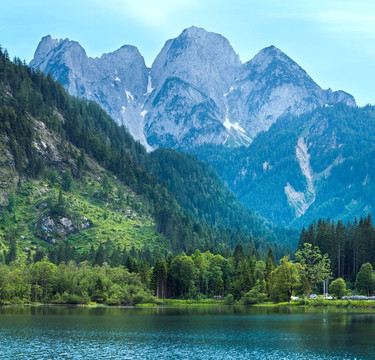 高山夏季湖泊景觀