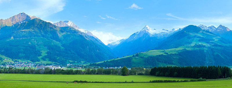 阿爾卑斯山夏季全景（奧地利）。
