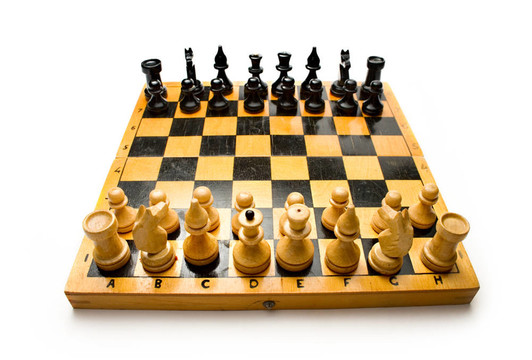 木制棋盤和棋子