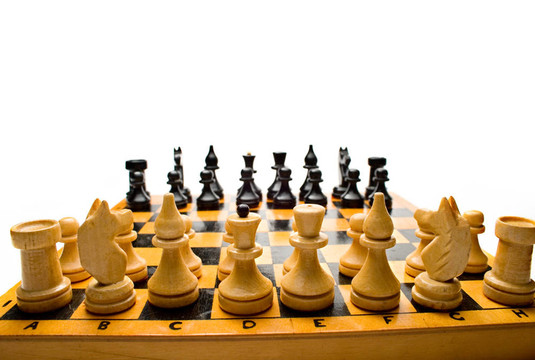 木制棋盤和棋子