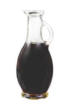 醋Balsamico瓶子孤立在白色背景