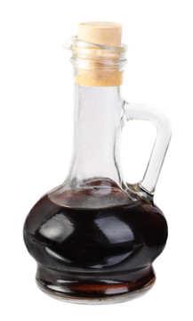 與Balsamico醋孤立在白色背景的小酒瓶