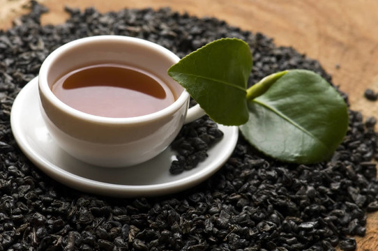 一杯加新鮮綠茶葉