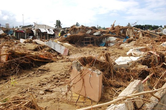 Typhoon Flood被摧毀的房子