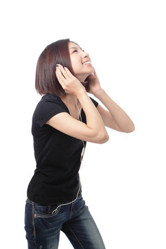 年輕的女孩聽音樂和微笑