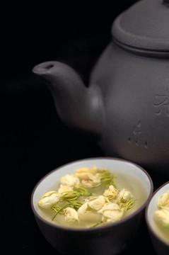 中国茉莉茶壶和茶杯