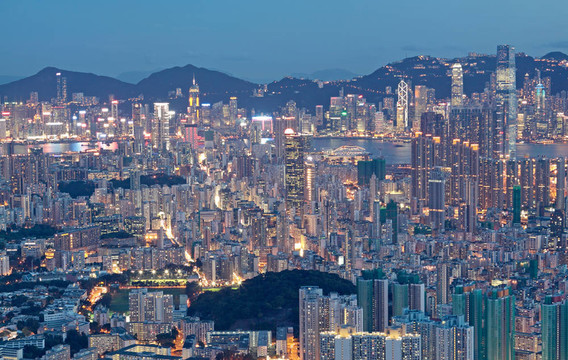 市中心的日落