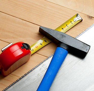 Handsaw；卷尺和錘