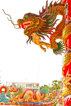 柱子上的金龍雕像