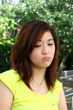 亞洲女人臉上的悲傷