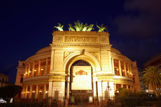 在巴勒莫Teatro Politeama