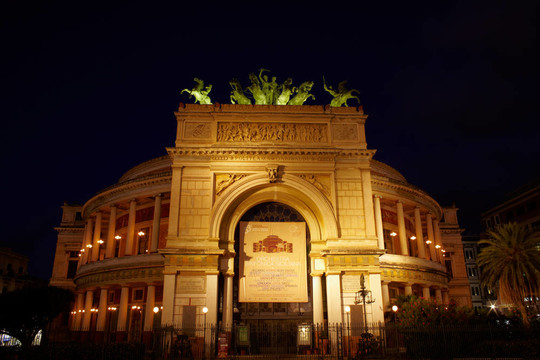 在巴勒莫Teatro Politeama