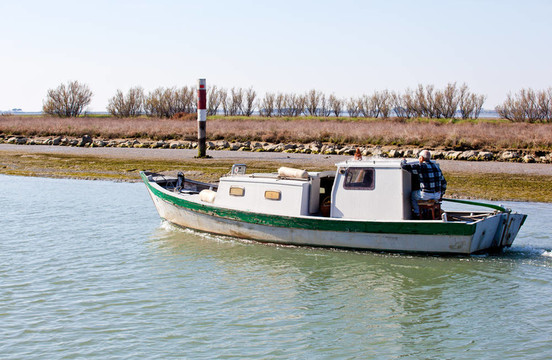 老船；Grado Lagoon