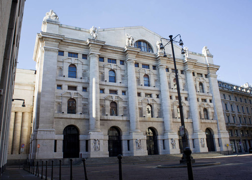 Palazzo della Borsa。戲劇性的天空交換建筑；米蘭