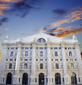 Palazzo della Borsa。戲劇性的天空交換建筑；米蘭