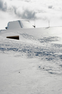 屋頂?shù)男∥?埃特納火山被雪覆蓋