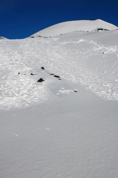 埃特納火山；西西里島被白雪覆蓋的火山