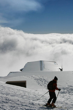 滑雪者；埃特納火山被冰雪覆蓋的西西里島