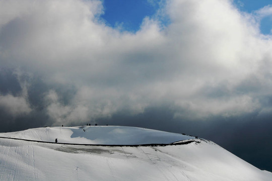 埃特納火山；西西里島被白雪覆蓋的火山