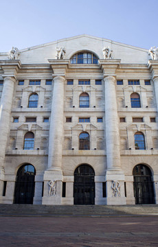 Palazzo della Borsa。戲劇性的天空交換建筑；米蘭