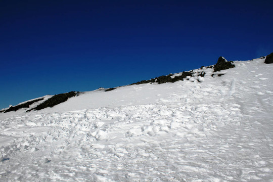 埃特納火山；西西里島被白雪覆蓋的火山