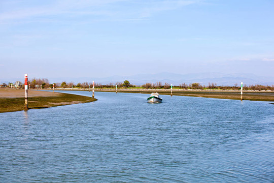 老船；Grado Lagoon