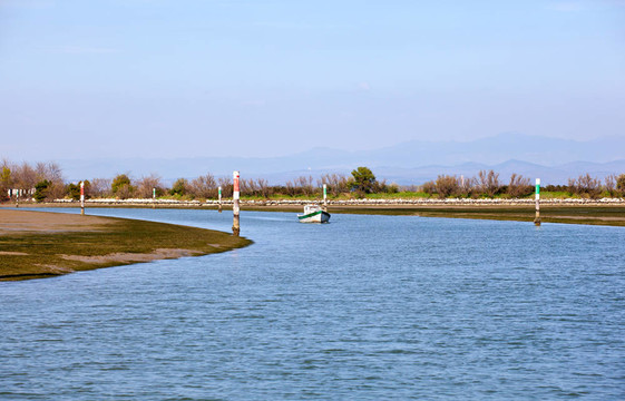 老船；Grado Lagoon