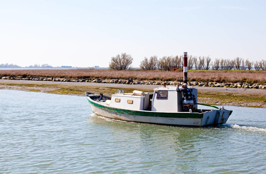 老船；Grado Lagoon