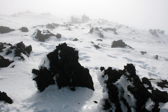 埃特納火山；西西里島被白雪覆蓋的火山