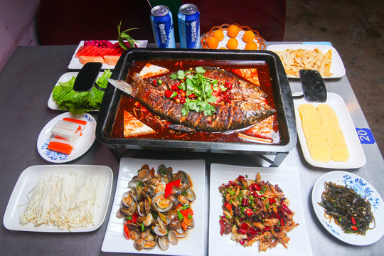 烤魚套餐 烤魚大合照