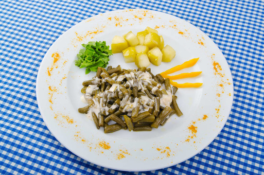 盤子里的綠豆沙拉