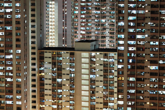 夜晚的公寓樓